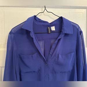 H&M casual blue dress shirt. Size 6